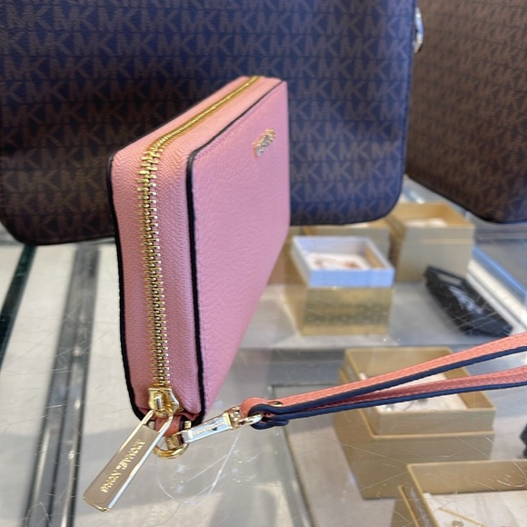 MICHAEL KORS
Leather Continental Wristlet Phone Case Wallet 
Primrose 
NWT - Picture 14 of 16